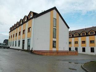 Hotel Chotol Horoměřice Exteriör bild