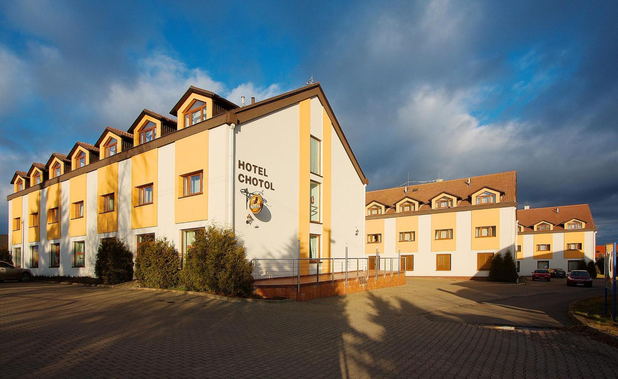 Hotel Chotol Horoměřice Exteriör bild