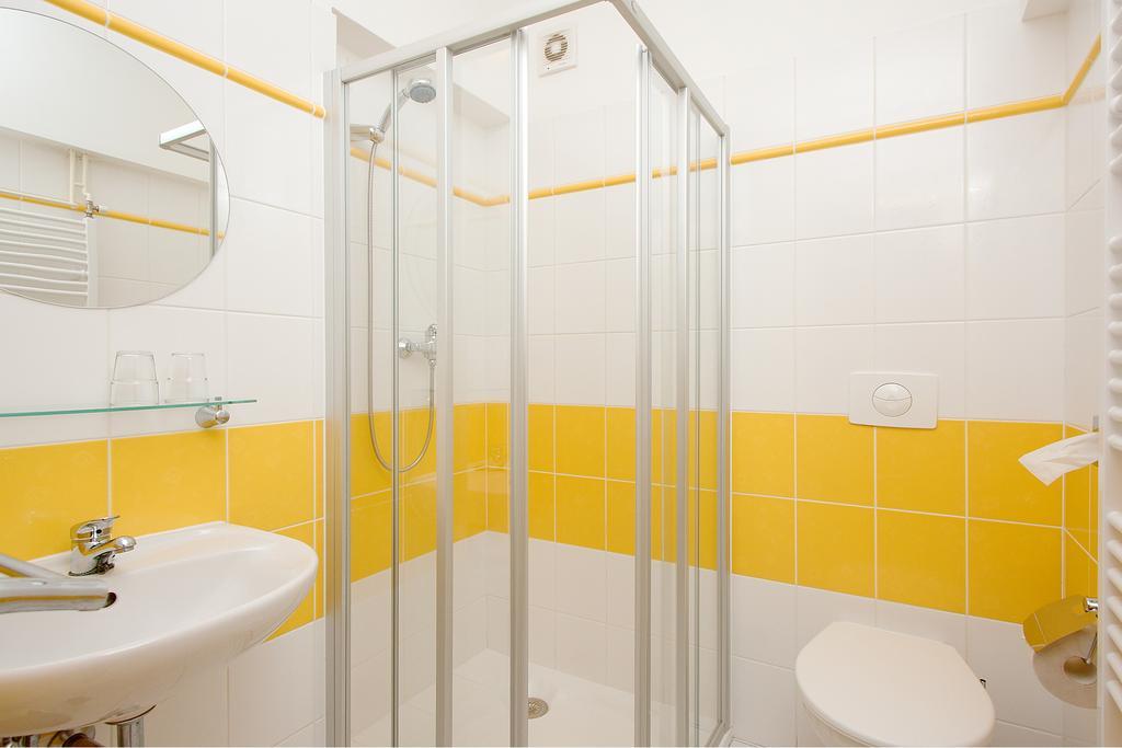 Hotel Chotol Horoměřice Rum bild