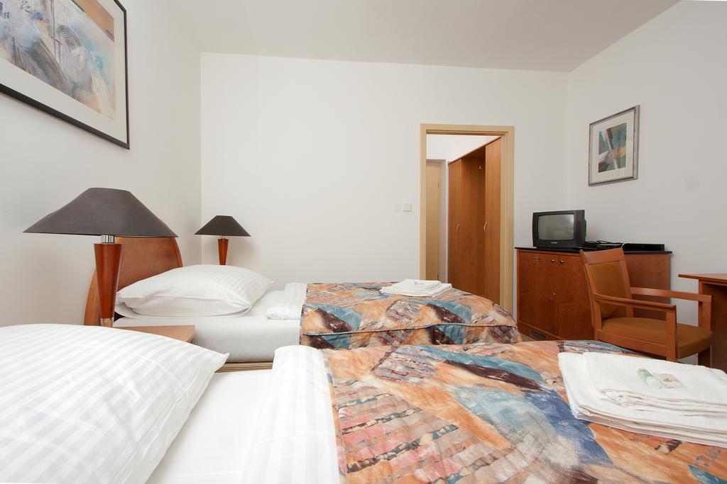 Hotel Chotol Horoměřice Rum bild