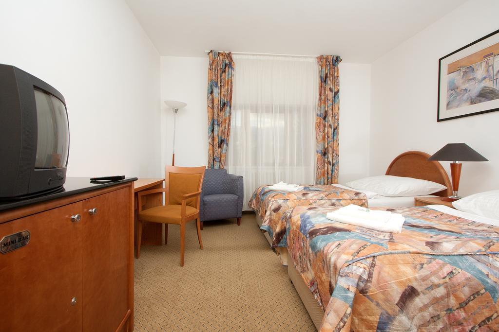 Hotel Chotol Horoměřice Rum bild