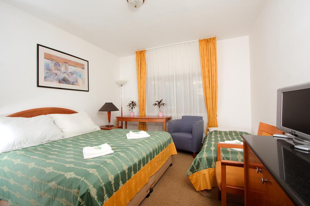 Hotel Chotol Horoměřice Rum bild